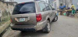 Honda Pilot 2004 Gold