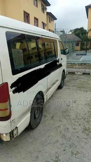 Toyota HiAce 2010 White