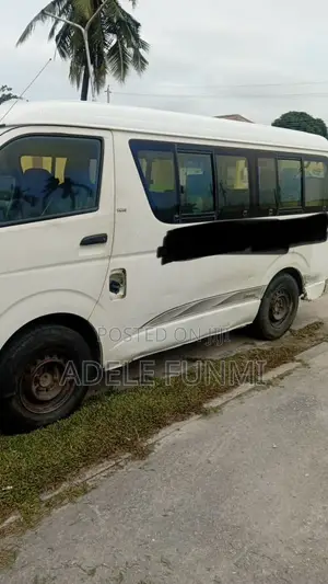 Toyota HiAce 2010 White