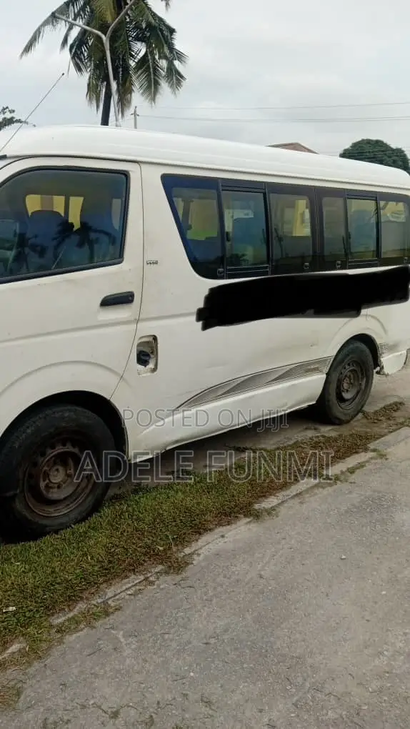 Toyota HiAce 2010 White