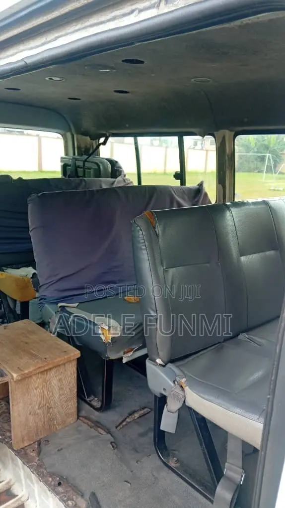 Toyota HiAce 2010 White
