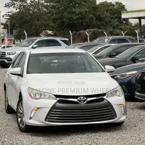 Toyota Camry XLE 4dr Sedan (2.5L 4cyl 6A) 2016 White
