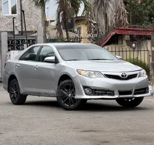 Toyota Camry SE 4dr Sedan (2.5L 4cyl 6A) 2012 Silver