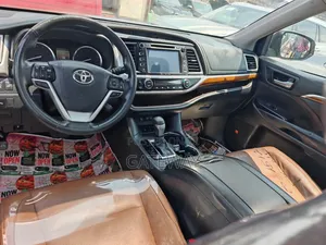 Toyota Highlander 2018 Brown