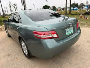 Toyota Camry Base 4dr Sedan (2.5L 4cyl 6M) 2011 Green