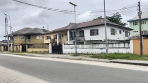 10bdrm Duplex in Stadium Road , Port for sale