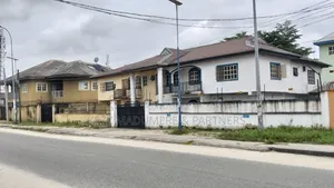 10bdrm Duplex in Stadium Road , Port for sale