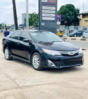 Toyota Camry XLE 4dr Sedan (2.5L 4cyl 6A) 2013 Black