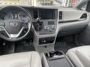 Toyota Sienna 2018 White