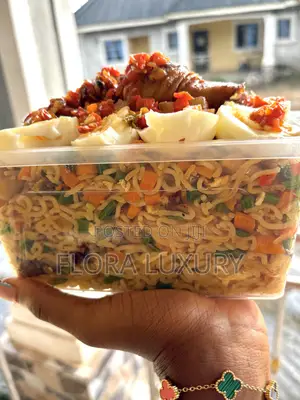 Stir Fry Noodles and Chicken With Eggs
