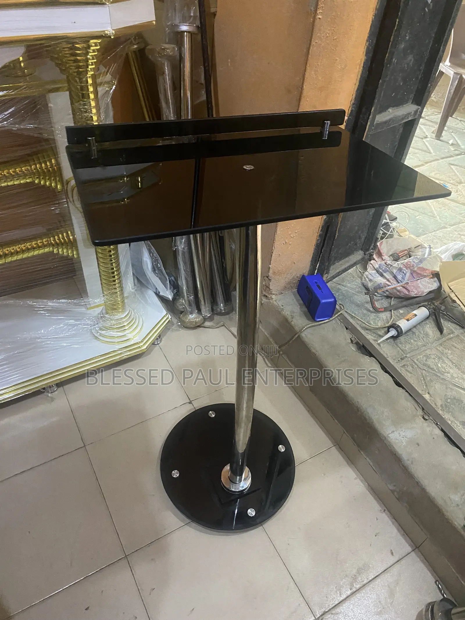 Single Pole Glass Pulpit