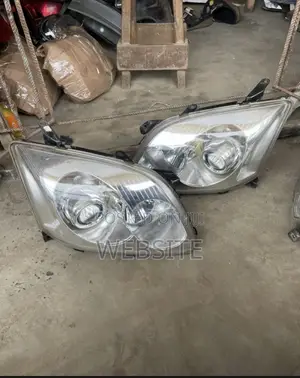 Set Headlamp Avensis 2004