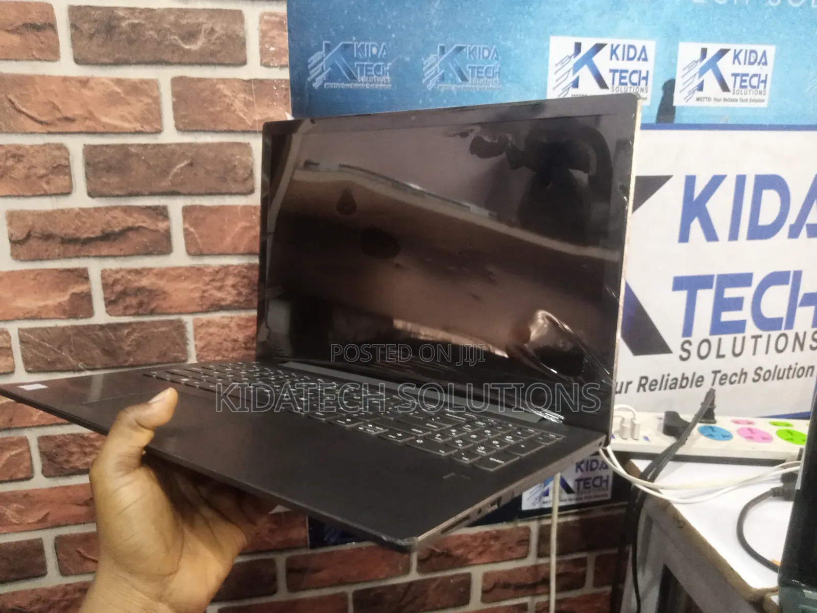 Laptop Lenovo V330 8GB Intel Core i5 SSD 256GB