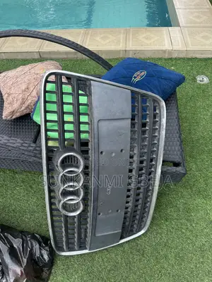 Audi Q 7 Front Grill Follow Come