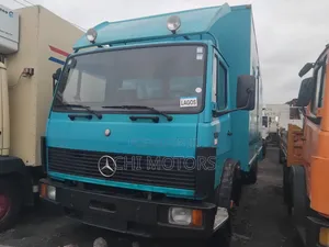 Mercedes 1114 Container Body