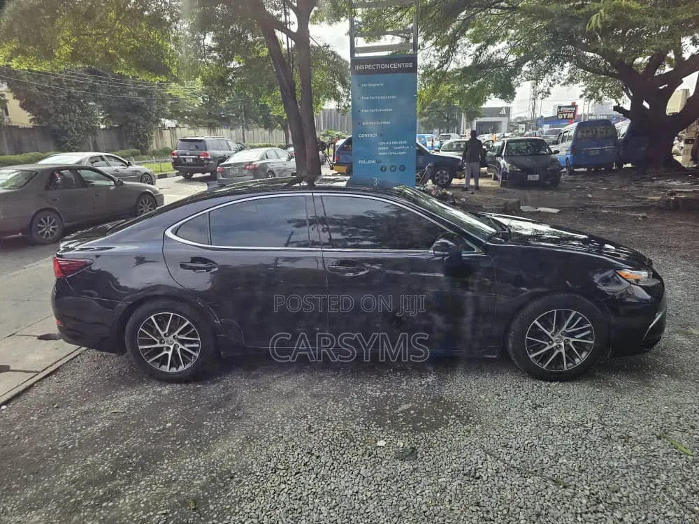Lexus ES 2019 Blue