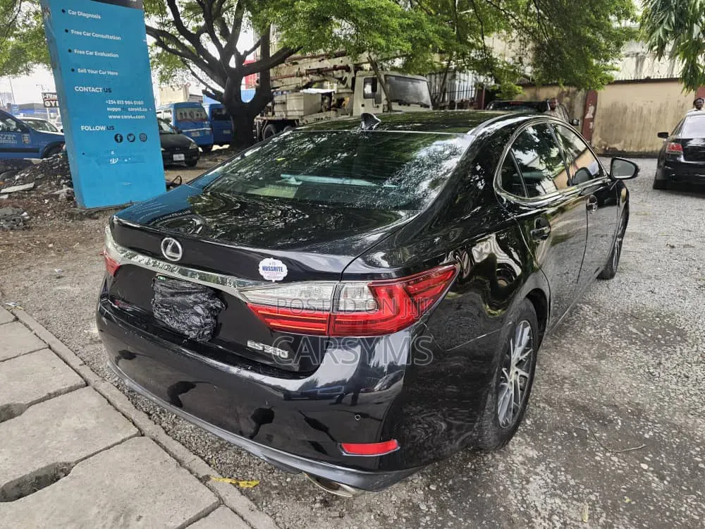 Lexus ES 2019 Blue