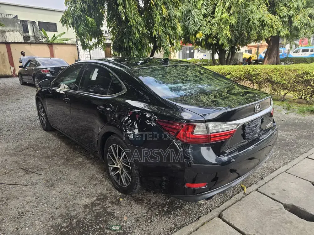 Lexus ES 2019 Blue