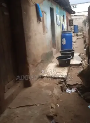 20bdrm House in Ologo, Enugu for Sale