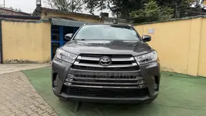 Toyota Highlander XLE 2019 Brown