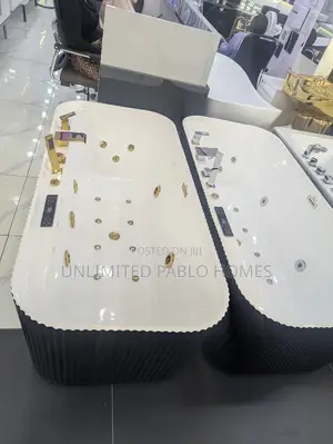 Luxury Free Standing Whirlpool Bathtub