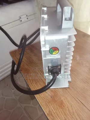 Heavy Duty Waterproof on Board Smart Battery Charger (12v)