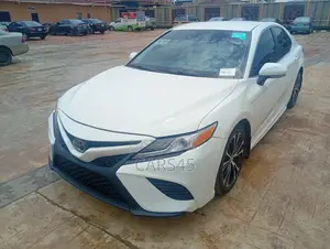 Toyota Camry 2018 White