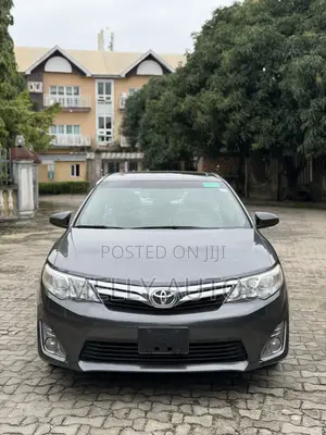 Toyota Camry XLE V6 4dr Sedan (3.5L 6cyl 6A) 2013 Gray