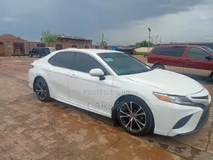 Toyota Camry 2018 White