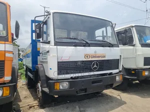 Mercedes-Benz 1320 Flat Bed Truck