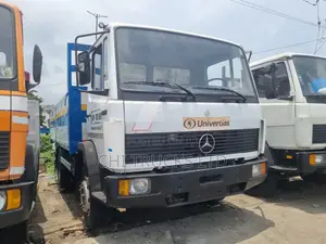 Mercedes-Benz 1320 Flat Bed Truck