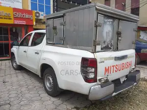 Mitsubishi L200 Club Cab 2.4 181hp 4WD 2019 White