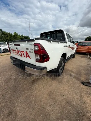 Toyota Hilux 2021 White