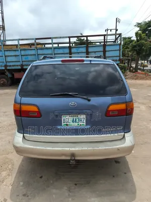 Toyota Sienna 2002 Blue
