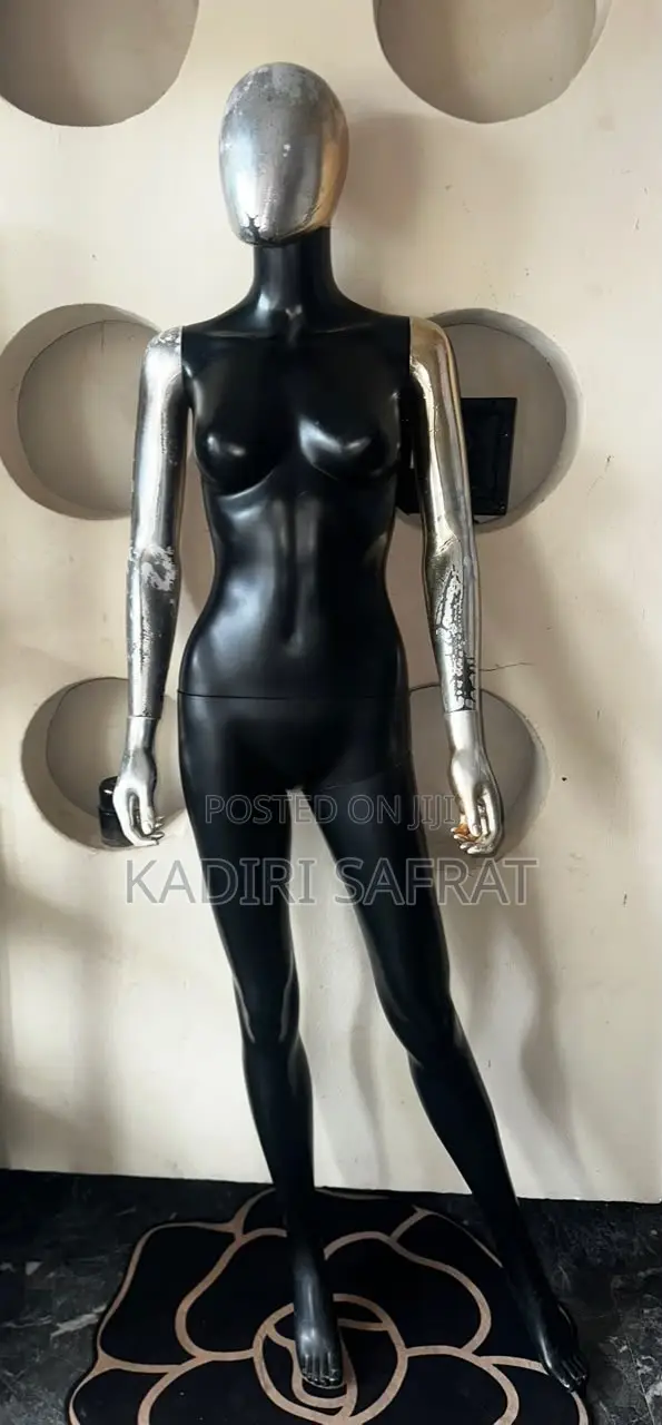 Size 8 Black and Silver Mannique