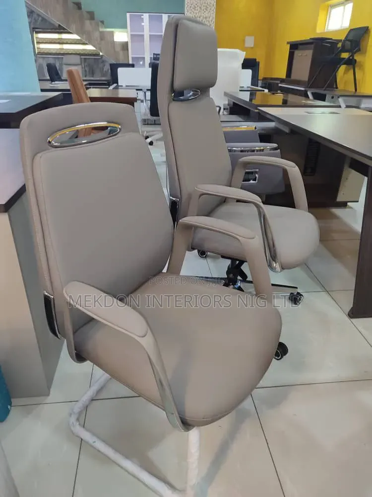 Executive Chair & Visitors Chair