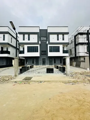 3bdrm Penthouse in Lekki Phase 1 for sale