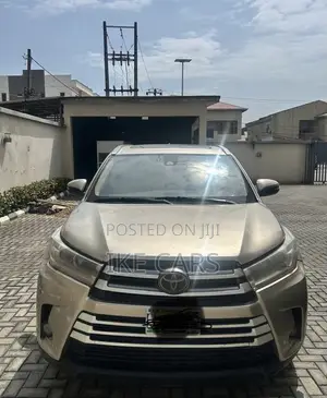 Toyota Highlander Limited 4dr SUV AWD (3.5L 6cyl 6A) 2015 Gold