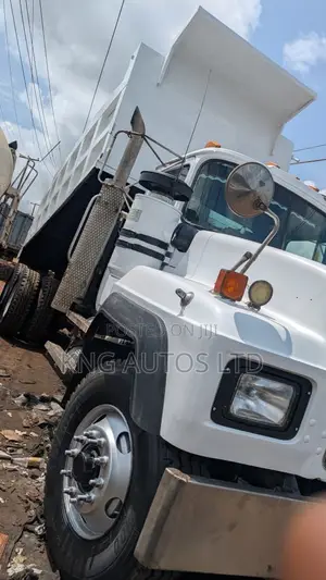 Mack RD Tipper