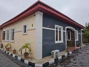 4bdrm Bungalow in Oluyole Estate for sale