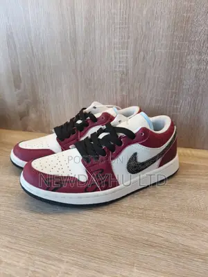 Stylish Premium Sneakers — Clean Trendy!
