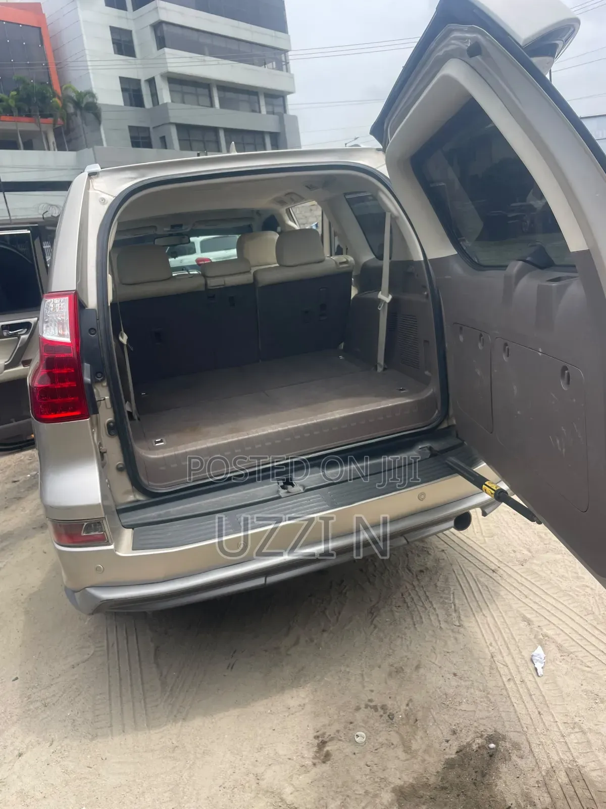 Lexus GX 2011 Gold