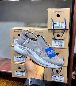 Sketcher Slip-Ins “Max Cushion Sneakers
