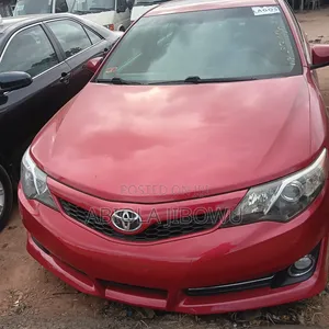 Toyota Camry SE 4dr Sedan (2.5L 4cyl 6A) 2012 Red