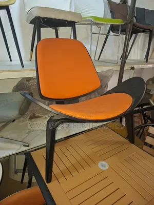 Mid-Century Modern CH07 Shell Chair