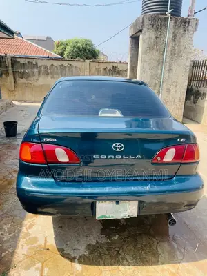 Toyota Corolla 2000 Blue