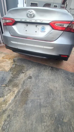 Toyota Camry 2018 Silver
