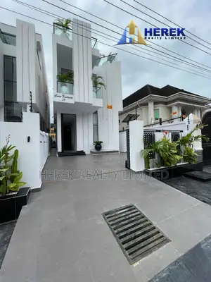 5bdrm Duplex in Ikota Villa for sale