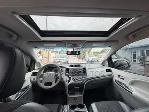 Toyota Sienna SE FWD 8-Passenger 2013 Black