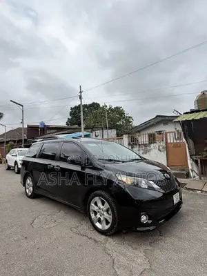 Toyota Sienna SE FWD 8-Passenger 2013 Black